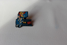 Pin´s Cyclisme Vélo Cycling . Championnat De France 1994 . Fontenay Le Comte - Cyclisme