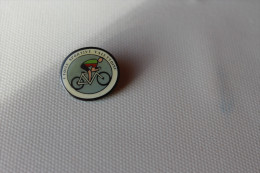 Pin´s Cyclisme Vélo Cycling . étoile Sportive Valettoise . - Cyclisme