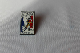 Pin´s Cyclisme Vélo Cycling . Championnat Du Monde VTT . METABIEF 1993 . 25 Haut-Doubs - Cyclisme