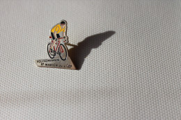 Pin´s  Cyclisme Cycling Vélo  . POLYNORMANDE . Saint Martin De Landelles . 50 Manche . Daniel Mangeas . Tour De France - Cyclisme
