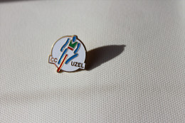 Pin´s Cyclisme Vélo Cycling  . CC UZEL . 22 Côtes-d'Armor - Cyclisme