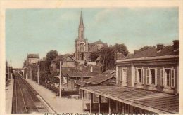 CPA - AILLY-sur-NOYE (80) - Vue Prise De La Passerelle Du Chemin De Fer Sur La Gare Et L'Eglise Dans Les Années 30 - Ailly Sur Noye