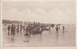 Delcampe - Belgique - Middelkerke - Concours De Forts De Sable - Plage Enfants - 1946 - Middelkerke