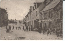 29 - GUERLESQUIN - ( Finistère ) Belle Vue Animée Des Halles Et Coin De La Place De La Liberté - Guerlesquin