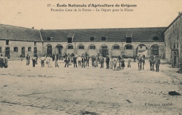 ( CPA 78 )  GRIGNON  /  École Nationale D´ Agriculture -  Première Cour De La Ferme - Le Départ Pour La Plaine - - Grignon