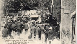 LAMBESC - Tremblement De Terre Du 11 Juin 1909 - La Foule Attendant L'heure De L'enterrement Des Victimes - Lambesc