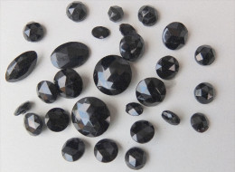 Lot De 28 Boutons Cabochons Anciens En Verre Jais Noir à Facettes - Tailles Différentes - Boutons