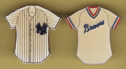 48464-lot De 2 Pin's. Baseball.signé By Peter David. - Béisbol