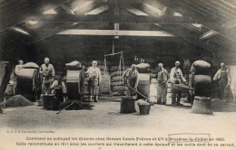 91 - BRUYERES LE CHATEL  - Simon Louis Frères  Salle Reconstituée En 1911 Avec Les Ouvriers Qui Travaillaient...... - Bruyeres Le Chatel