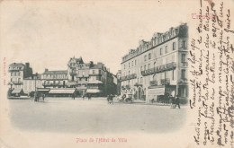 TROUVILLE (Calvados) - Place De L'Hôtel De Ville - Trouville