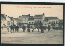 LE MELE SUR SARTHE - Place Du Marché, Un Jour De Prime - Le Mêle-sur-Sarthe