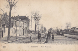 BOBIGNY  Route Nationale. Soldat Sur Les Voies Du Tram Homme Assermenté à Ses Cotes Attelage Bondé Etiquette Berne., Voi - Bobigny