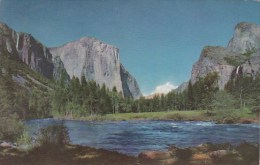 El Capitan Imposing Guardian Of The Entrance To Yosemite Valley In Yosemite National Park California - Yosemite