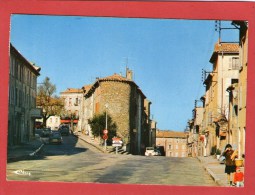 LA GARDE-FREINET - Entrée Du Village - 1981 -Voiture 2 CV Citroën - La Garde Freinet