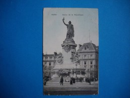 PARIS  -  75  -  Statue De La République - Standbeelden