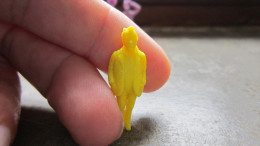 TINTIN FIGURINE DOCTEUR FINNEY JAUNE STENVAL HERGE - Tintin