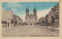 MERVILLE - L'Église - Avenue Georges Clémenceau - Merville