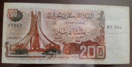 Algérie -  200 DINARS 23/03/1983 - Pick 135 TTB ( Voir Scan): N°: 57299 - 03/416 - Algeria