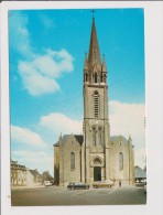 CPM - QUESTEMBERT - L'Eglise - Voiture Ancienne - Questembert