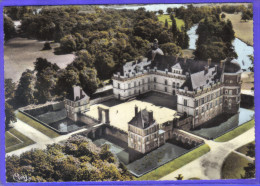 Carte Postale 49. Saint-Georges-sur-loire Et Le Chateau De Serrant Vue D'avion   Trés Beau Plan - Saint Georges Sur Loire