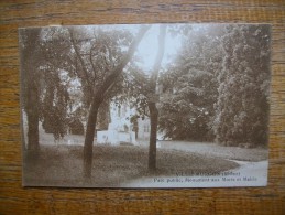 Villié Morgon , Parc Public , Monument Aux Morts Et Mairie " Beau Timbre De L'expo Coloniale 1931 " - Villie Morgon