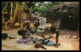Delcampe - GUINÉ-BISSAU - COSTUMES - Fulas Batendo Pano (Ed. Foto Serra Nº 114) Carte Postale - Guinea-Bissau