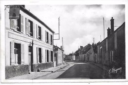 PERTHES - Rue De Cély, Hôtel Du Zouave - Perthes