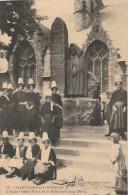 SAINT GUENOLE  FINISTERE      L'EGLISE  SAINT NONA ET LE MONUMENT AUX MORTS - Otros & Sin Clasificación