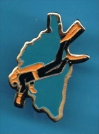 PIN'S //  ** PLONGER SOUS-MARINE ** EN CORSE ** - Buceo