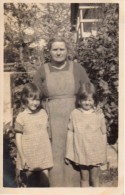 Photo Originale Famille - Grand-Mère Et Jumelles Fille - - Anonieme Personen