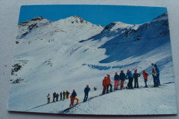 73 / Savoie - Lanslevillard - Val Cenis Et Ses Pistes De Ski. Au Fond, Pointe De Ronce Et Cime Paré - Val Cenis