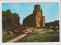 CPM - LAVAUR - La Cathédrale St Saint Alain Et Les Jardins - Lavaur