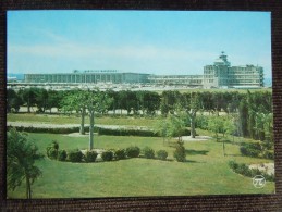 Aéroport De Marseille -Marignane , L ' Aérogare Et La Tour De Controle - Marignane