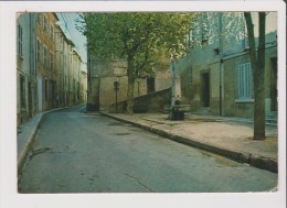 CPM - SIGNES - Rue Des Marseillaises Et Fontaine Les Sablières - Signes