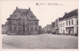 Torhout Markt En Stadhuis - Torhout