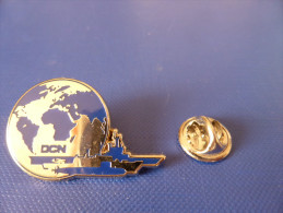 Pin's Arthus Bertrand - DCN Militaire Bateau - Mappemonde - Argenté (AA61) - Arthus Bertrand