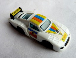 FIGURINE KINDER PORSCHE 1996 K95n91a VOITURE DE COURSE - 1996 - Figurines En Métal