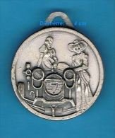 ** MÉDAILLE ** AUTOMOBILE ANCIENNE ** ET PERSONNAGES ** Ø 4 Cm ** - Andere & Zonder Classificatie