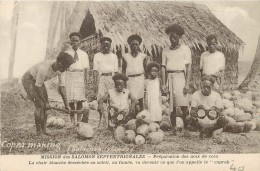 MISSION DES SALOMON SEPTENTRIONALES - Préparation Des Noix De Coco. - Solomoneilanden