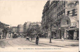 CPA RARE PARIS BOULEVARD MENILMONTANT AU ROND POINT - Arrondissement: 20