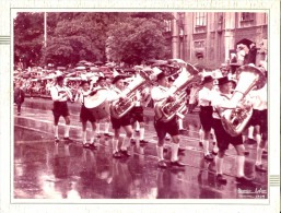 LOT 3 GRANDES PHOTOS 24 X17.5 Cm 1960 ALLEMAGNE MUNICH FETE DE LA BIERE CHARS MUSICIENS - Albums & Collections