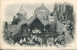 N°47308 -cpa Le Mont Saint Michel -procession- - Monumente