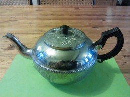Theepot,J 507 Made By N.C.L TD AT, Sona Chrome, The Aluminium Works, Stratford-on-Avon, England - Teapots