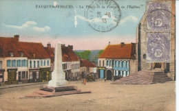 Fauquembergues - La Place Et Le Portail De L'Eglise - Fauquembergues