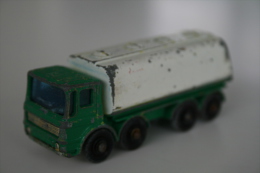 Matchbox Lesney 32C2 LEYLAND PETROL TANKER - Regular Wheels, Issued 1968, Scale 1/64 - Matchbox (Lesney)