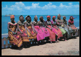 AFRICA - MOÇAMBIQUE - Mulheres Macuas Em Grajes Festivos  (Ed. Foto Rodrigues ) Carte Postale - Mozambique