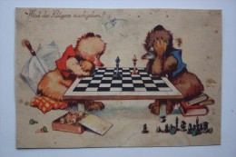 JEU - ECHECS - TWO MOLES  PLAYING CHESS -  1950S Postcard - MOLE - Echecs