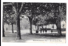 CPA De Montauroux (Var 83): Un Coin De La Place - Montauroux