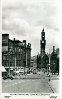 YORKS - BRADFORD - VICTORIA SQUARE AND TOWN HALL RP   Y2711 - Bradford