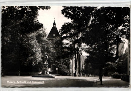 Moers - Schloss Mit Denkmal - Moers